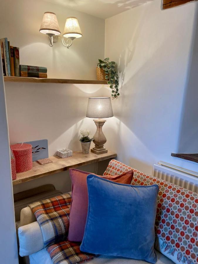 Hebe Cottage - Idyllic And Homely With Attention To Detail Atworth Экстерьер фото