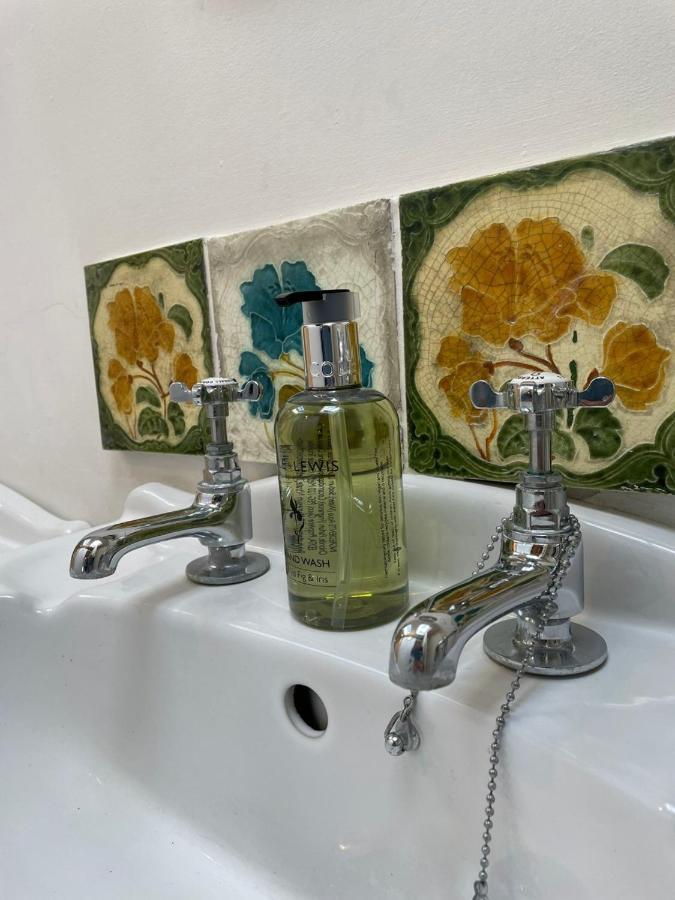 Hebe Cottage - Idyllic And Homely With Attention To Detail Atworth Экстерьер фото