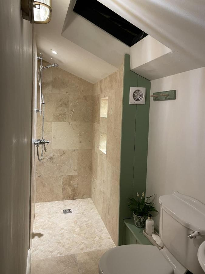 Hebe Cottage - Idyllic And Homely With Attention To Detail Atworth Экстерьер фото