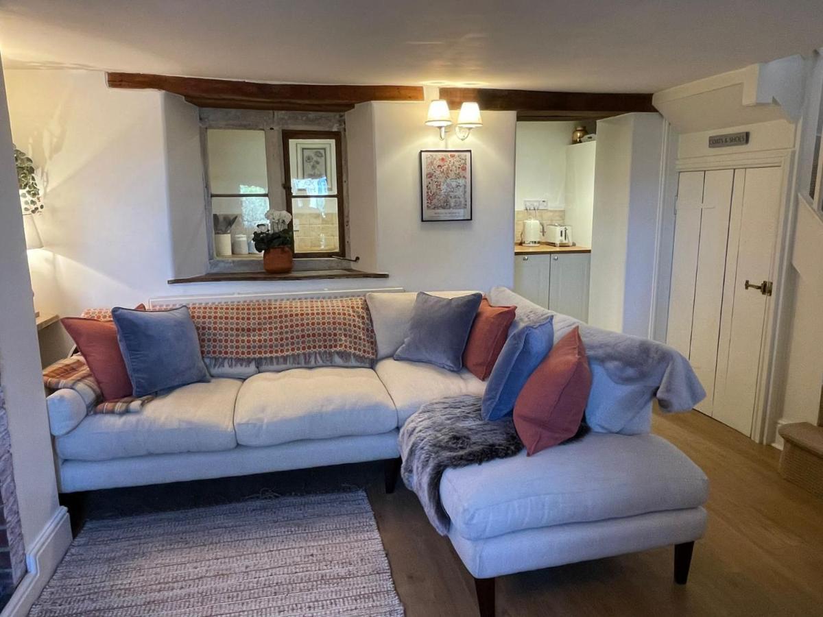 Hebe Cottage - Idyllic And Homely With Attention To Detail Atworth Экстерьер фото